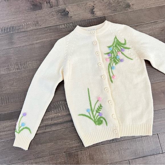 Su Lee 1960s Vintage Floral Embroidered Cream Sweater Cardigan Flowers Hong Kong - Picture 1 of 7